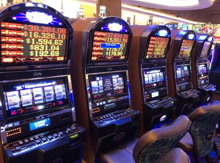 Deposit sakti123 dibaca dari layar ponsel